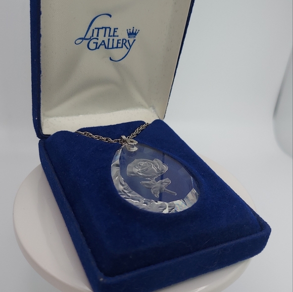 Vintage Little Gallery-Hallmark artists. Austria Crystal Teardrop Pendant&Chain. - Picture 4 of 12